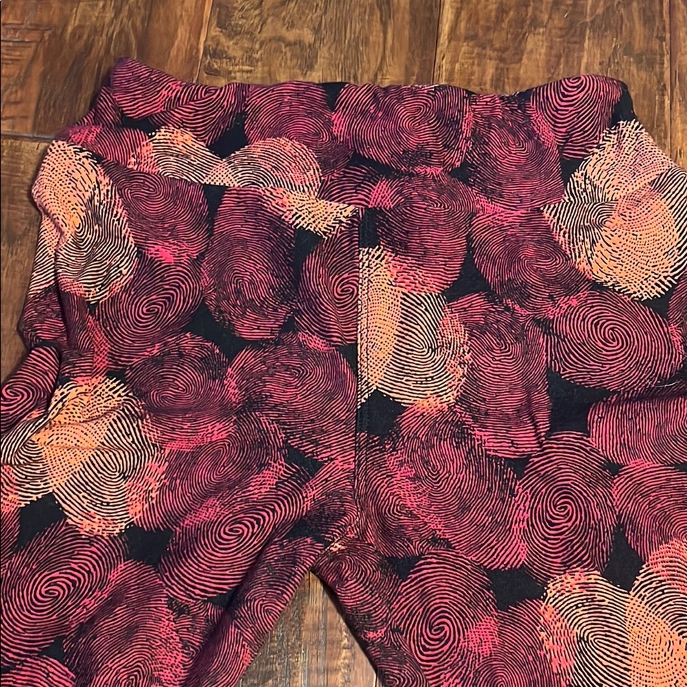 LuLaRoe Women’s/Girls Patterned Leggings. One size. - Picture 2 of 8